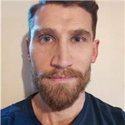 Fisioterapista specializzato in disturbi ortopedici e neurologici impartisce lezioni di riabilitazione